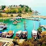 Tarıhı Kaleıçı Denıze Yakin Sıze özel Muhteşem Konum Uygun Fıyat Ev Apartamento